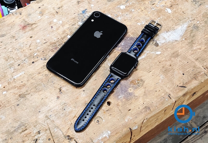 Apple Watch bandje racing zwart met blauw stiksel - 42/44/45mm